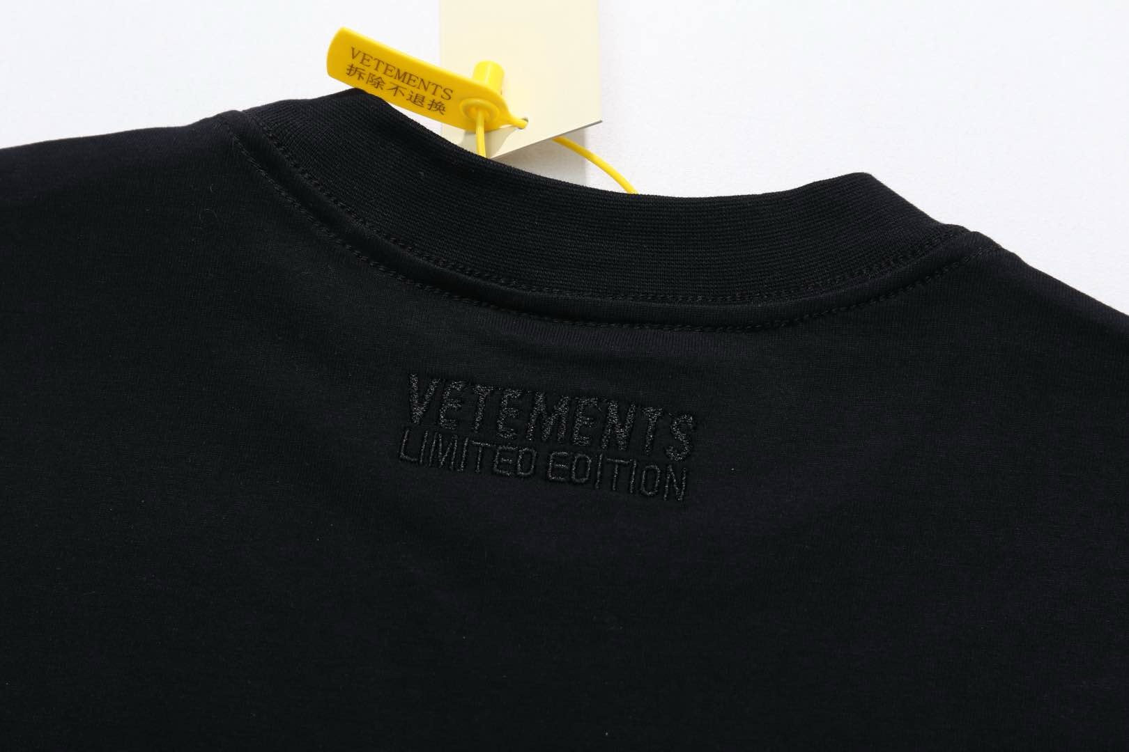 Schwarzes T-Shirt