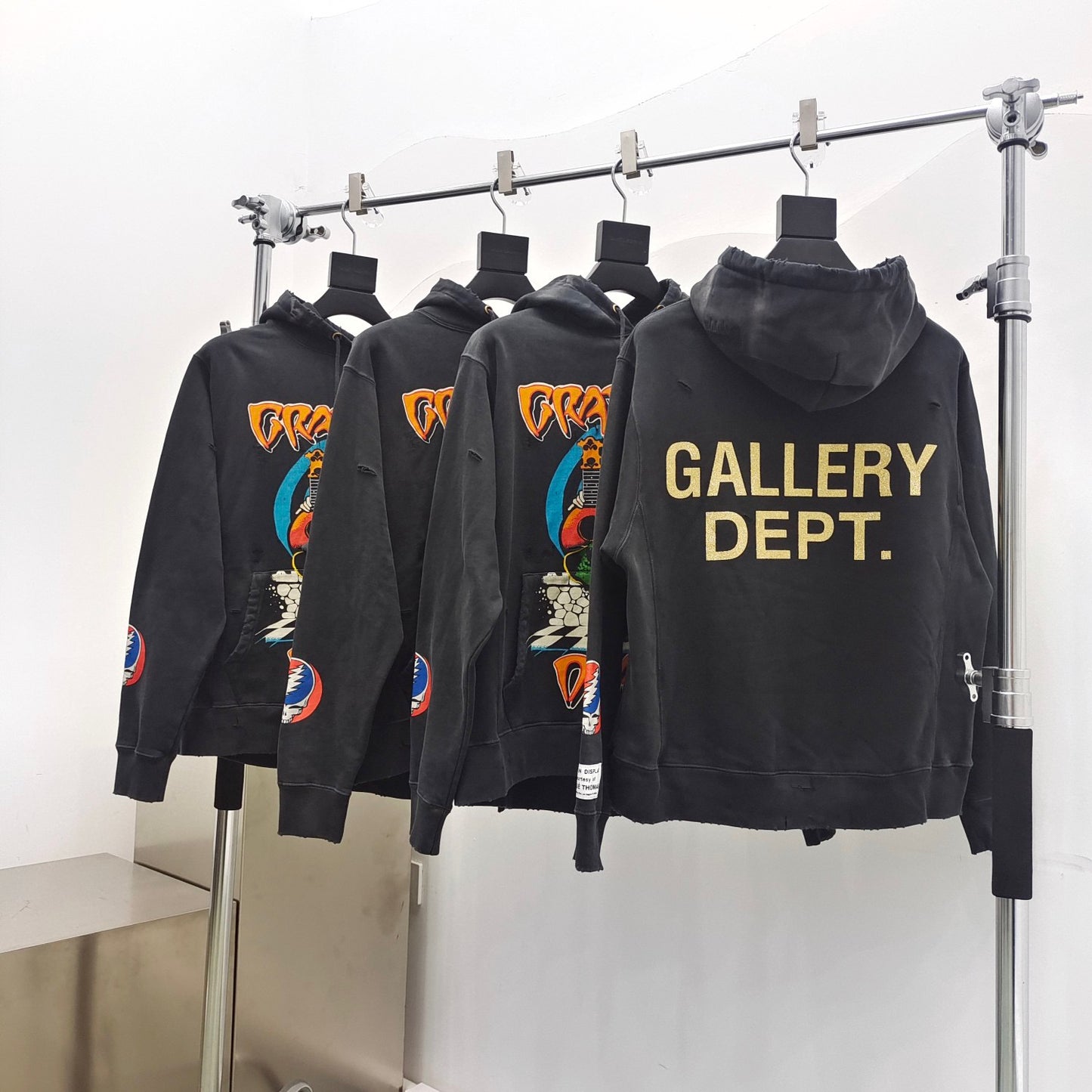 Schwarzgrauer Hoodie