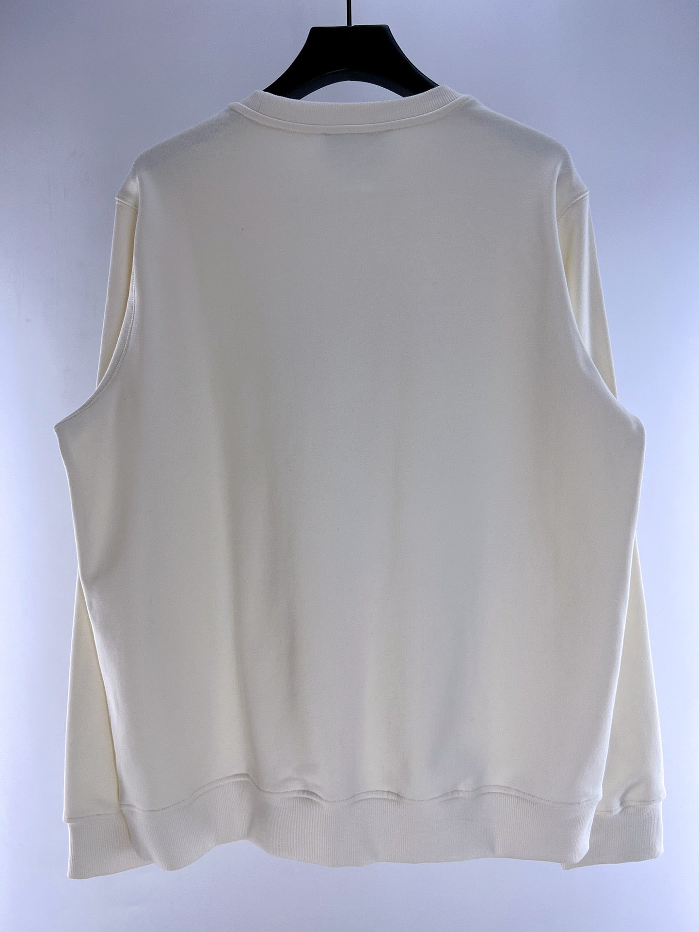 Sudadera en blanco y negro