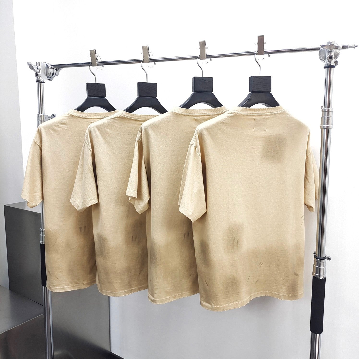 Dunkelgraues T-Shirt