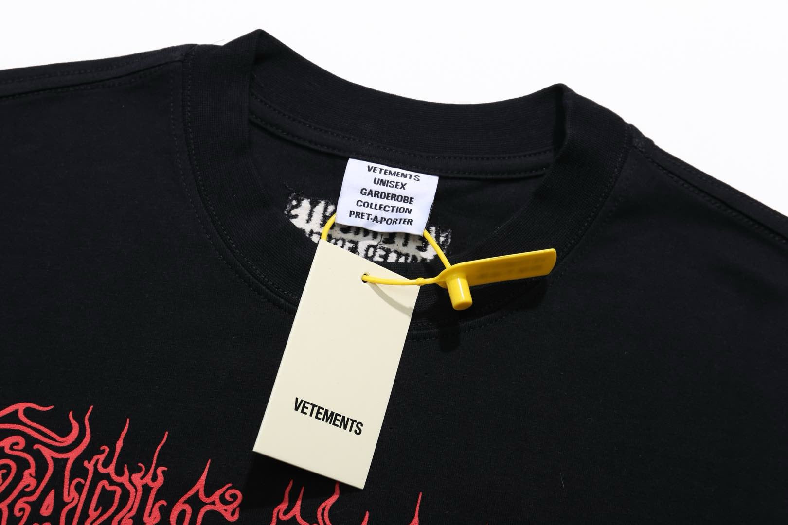 Schwarzes T-Shirt