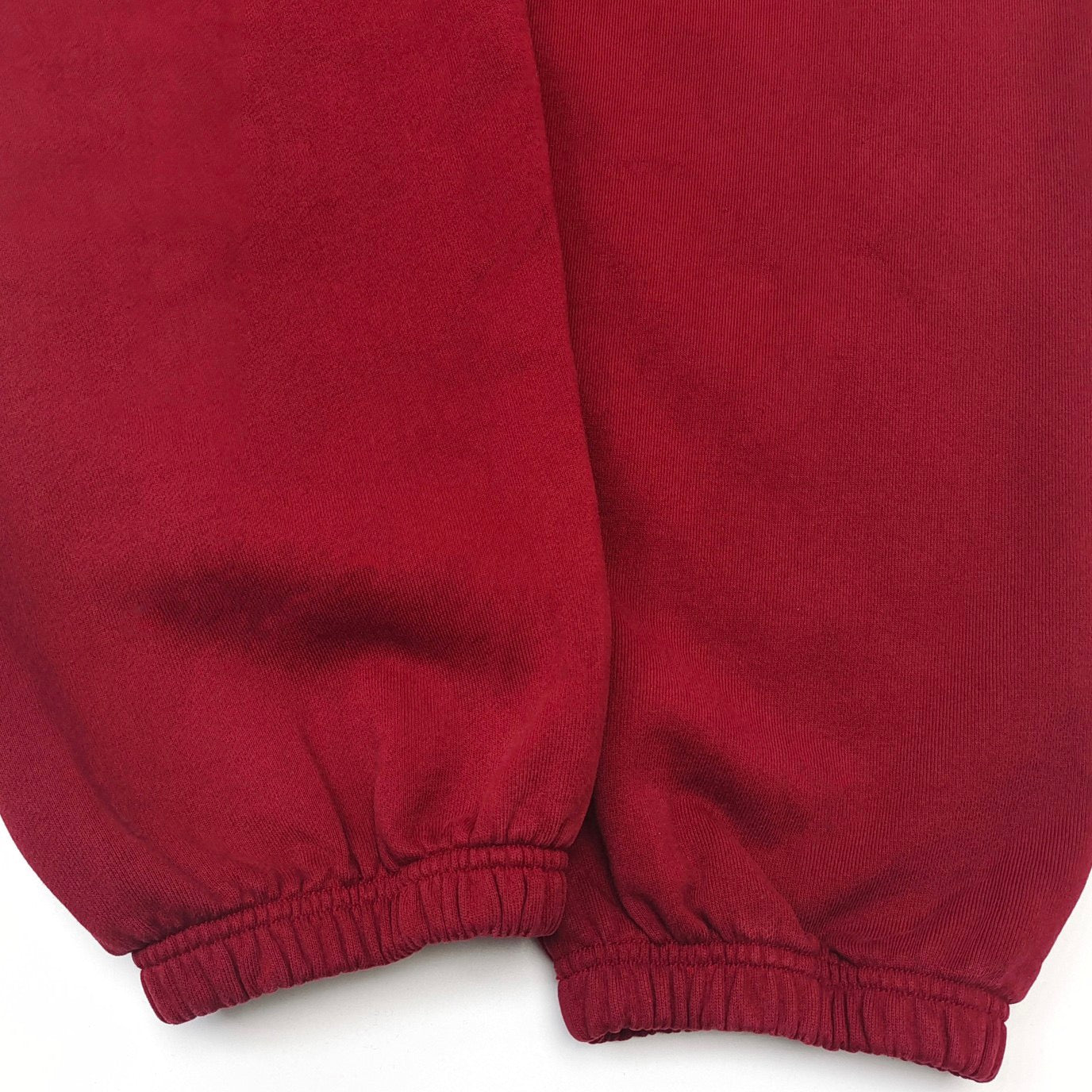 Grüne und rote Hose