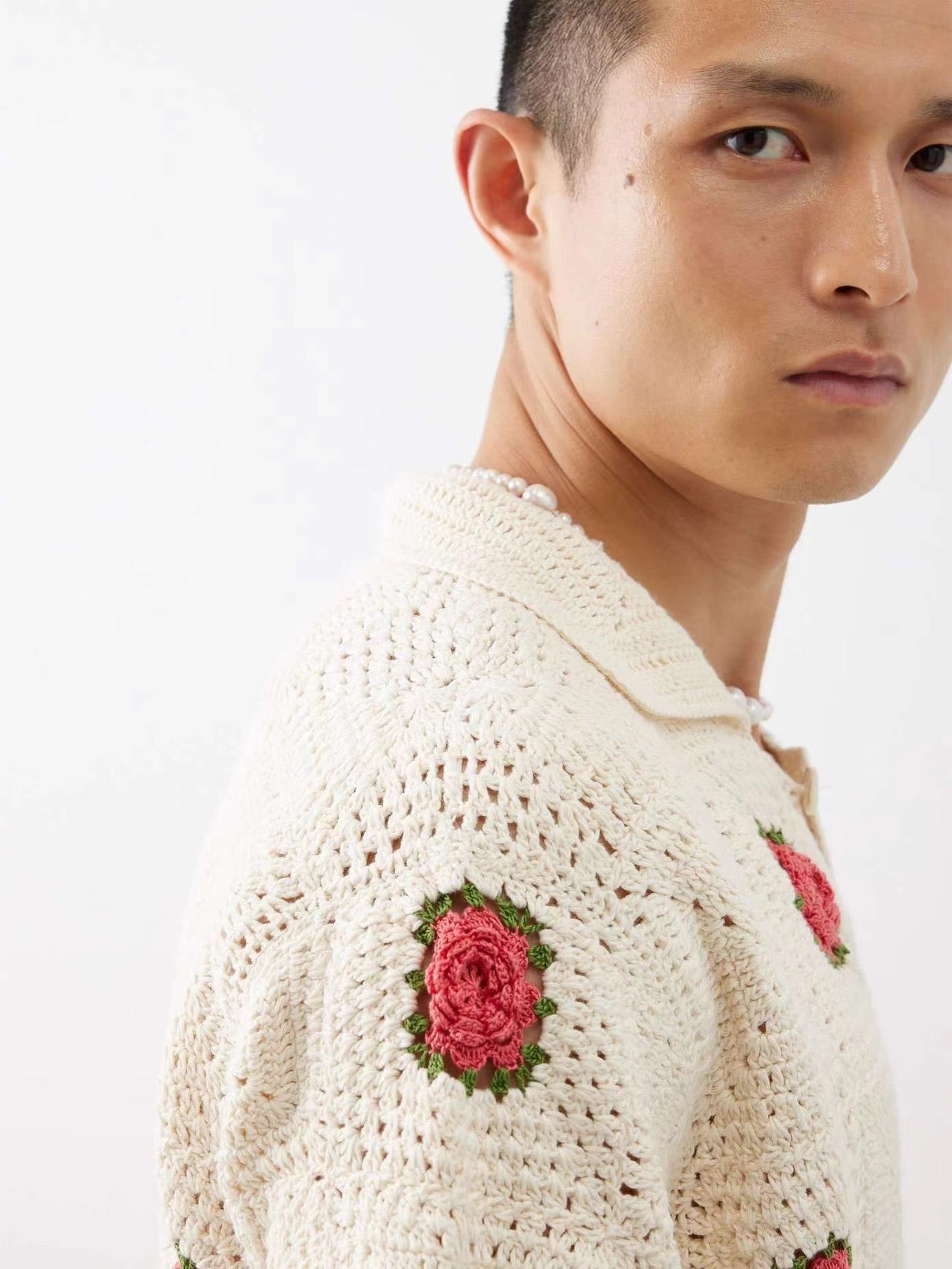 قميص متعدد الألوان