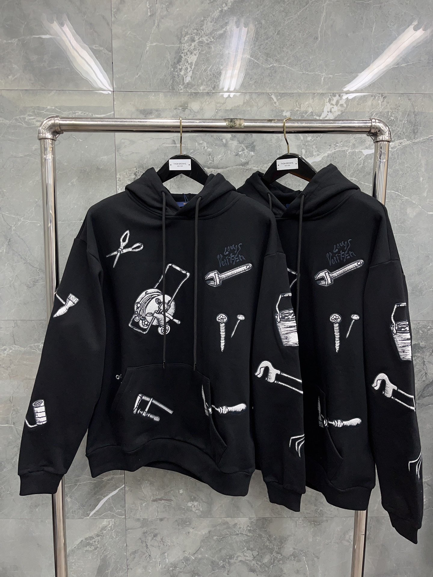 Schwarzer Hoodie