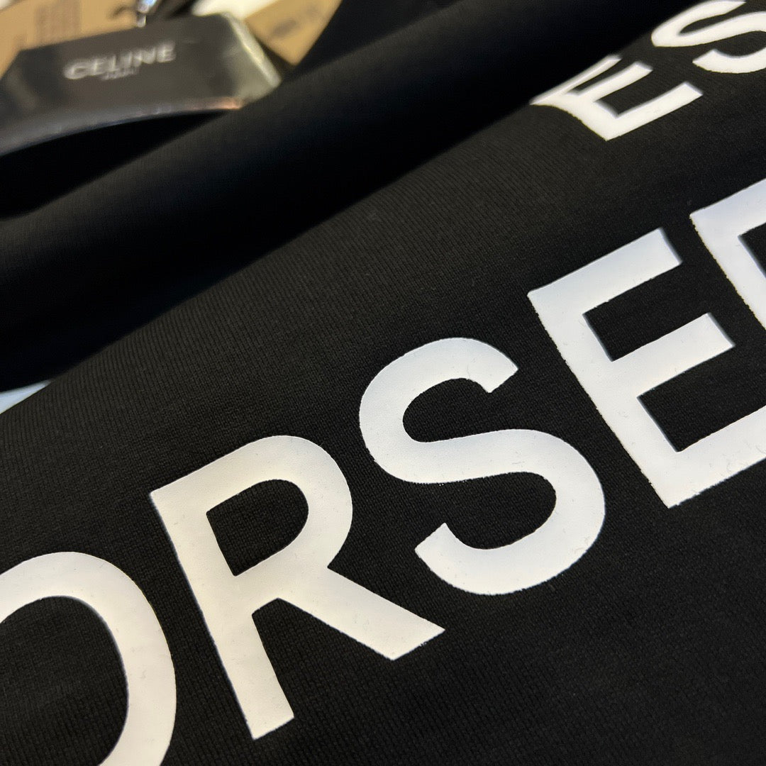 Schwarz-weißes T-Shirt