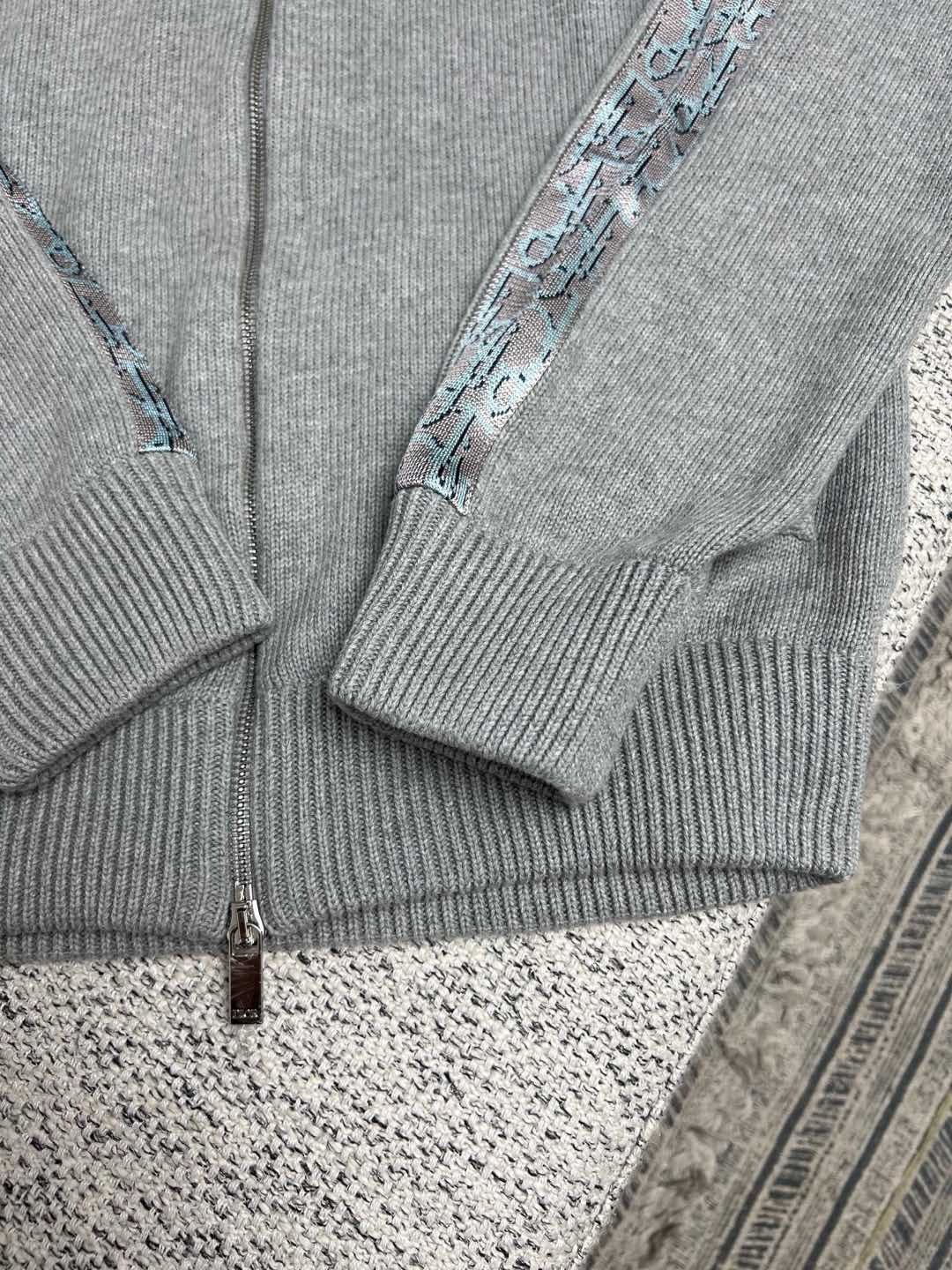 Graue Jacke