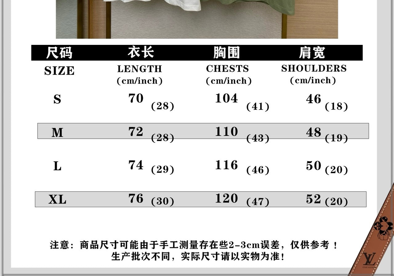 Grün-weißes T-Shirt