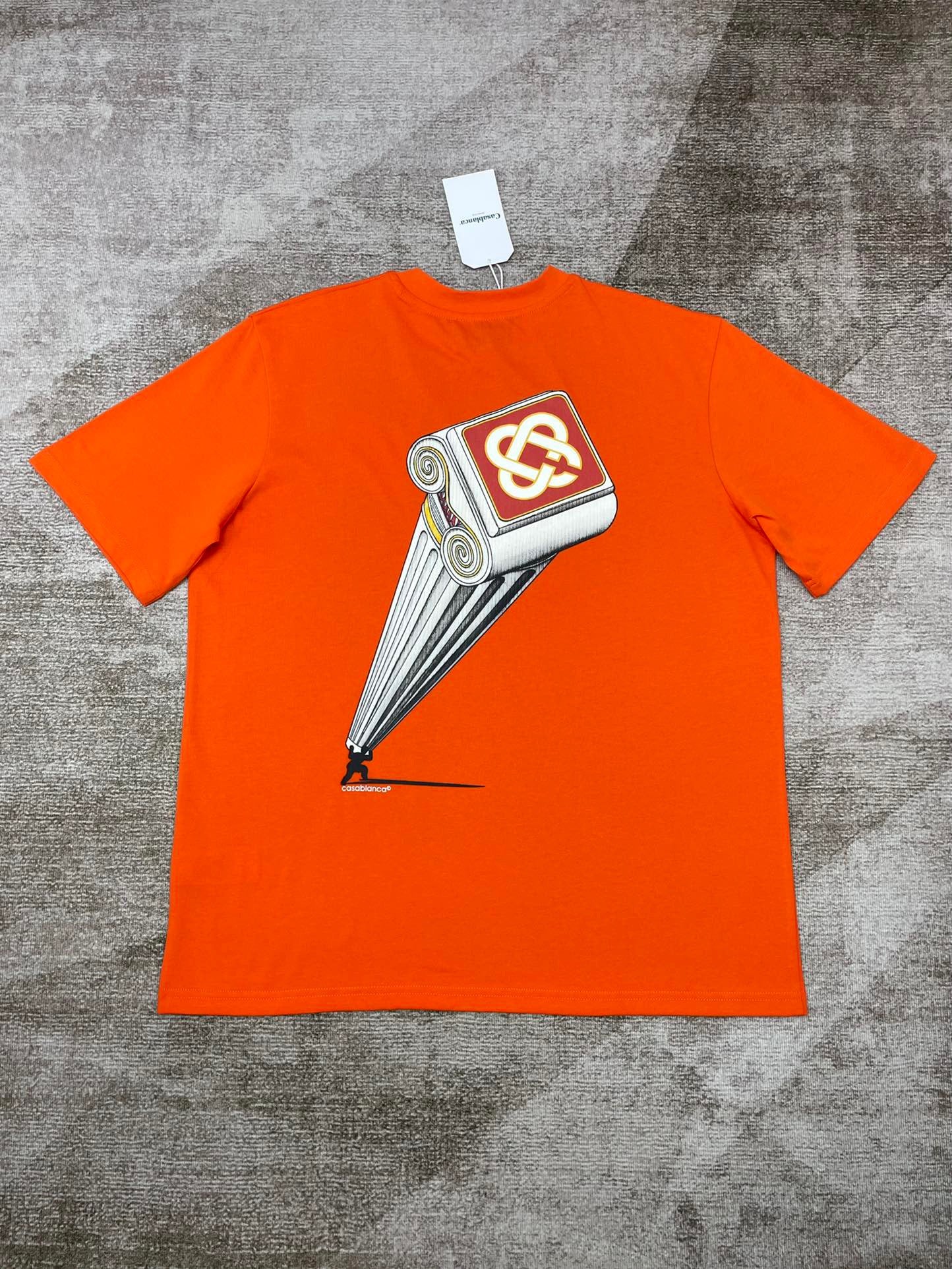 Orangefarbenes T-Shirt
