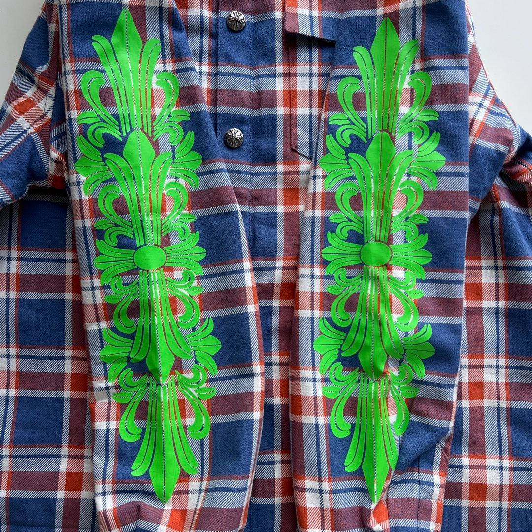 سترة حمراء وزرقاء