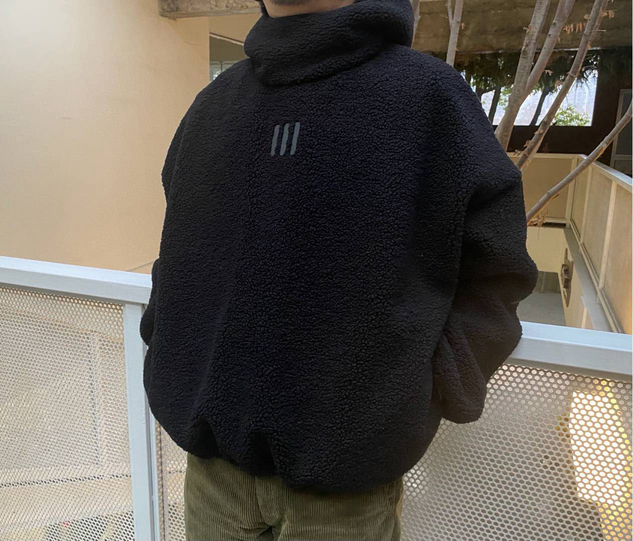 Schwarzer Hoodie