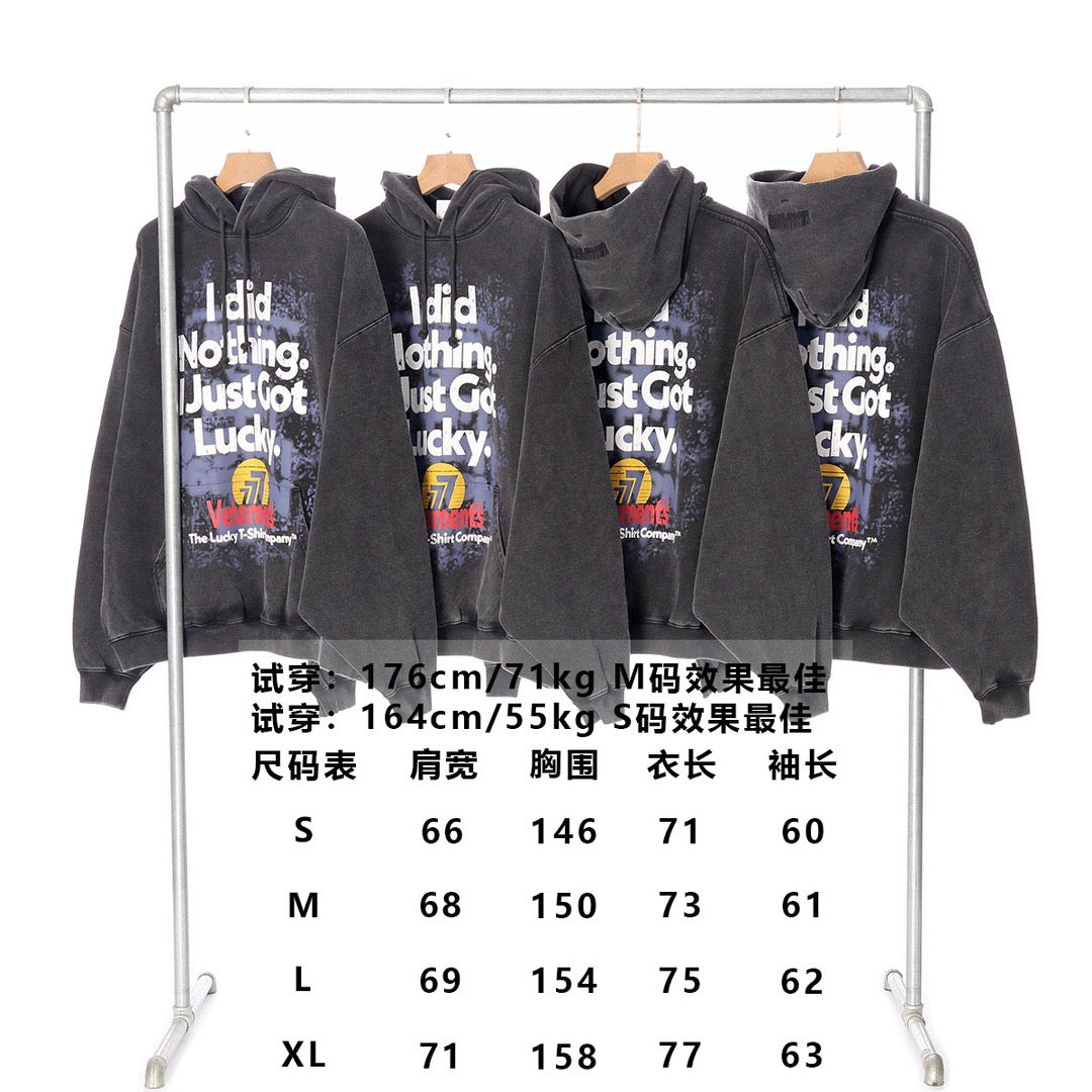 Schwarzer Hoodie