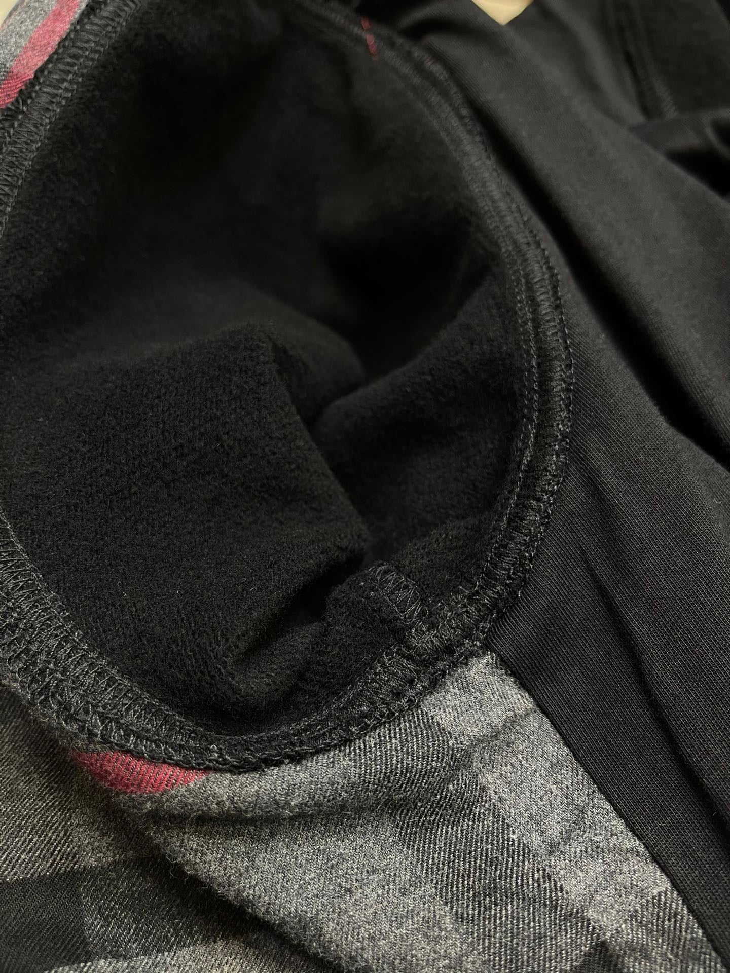 Schwarze und graue Jacke