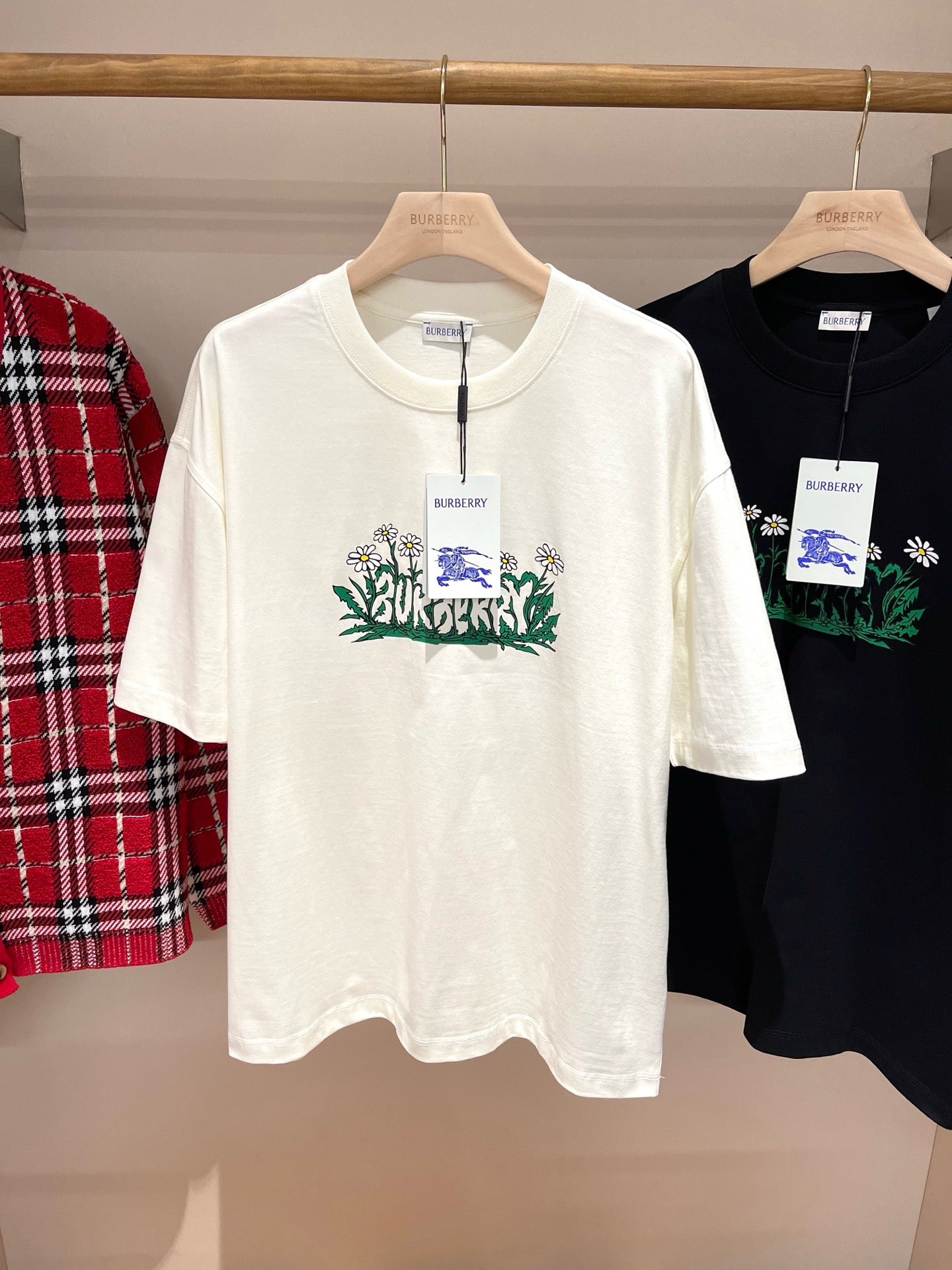 Camiseta en blanco y negro