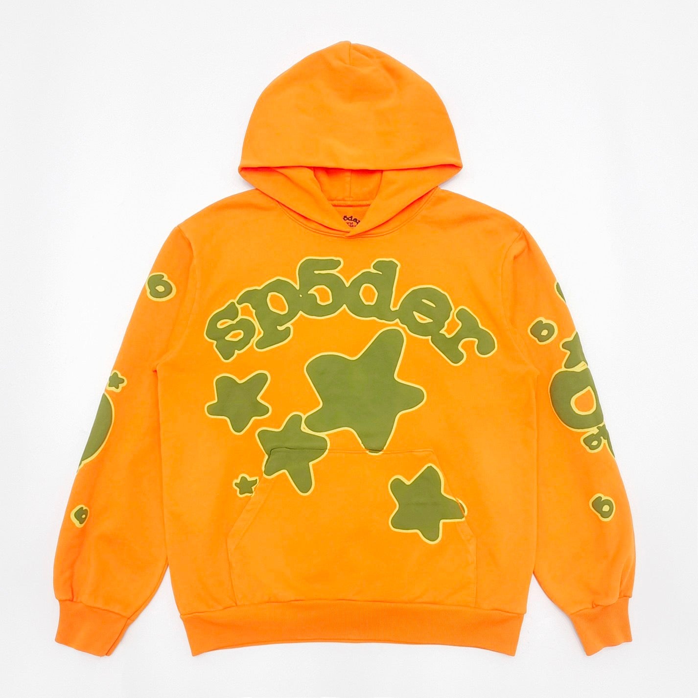 Orangefarbener Kapuzenpullover