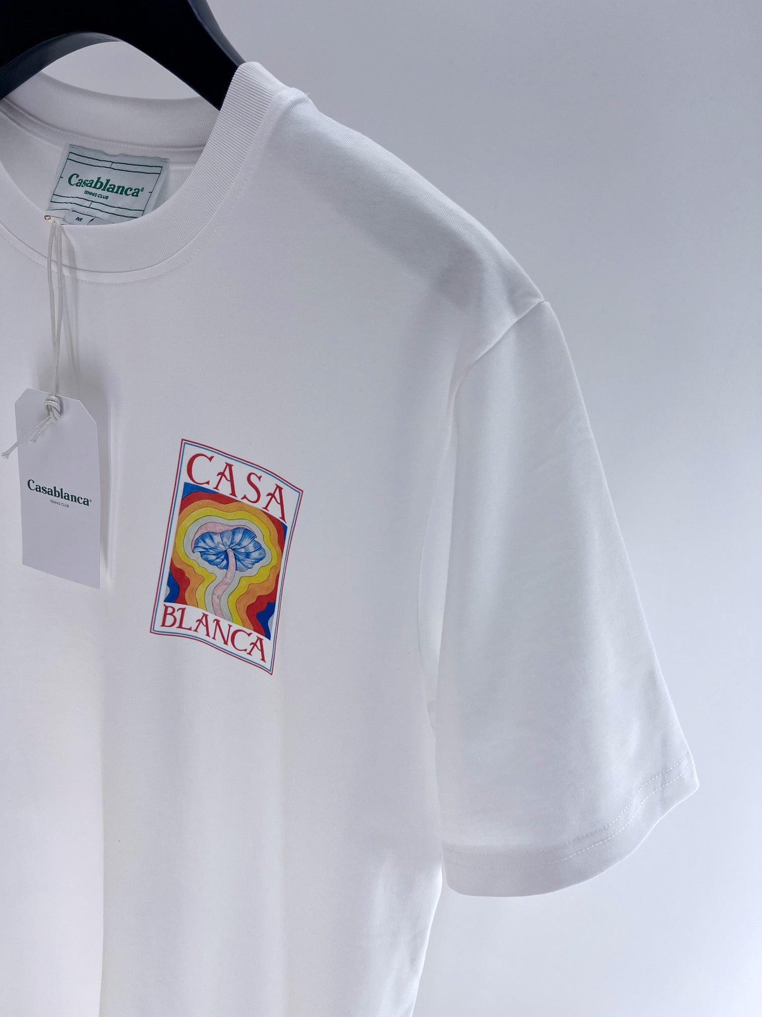Schwarz-weißes T-Shirt