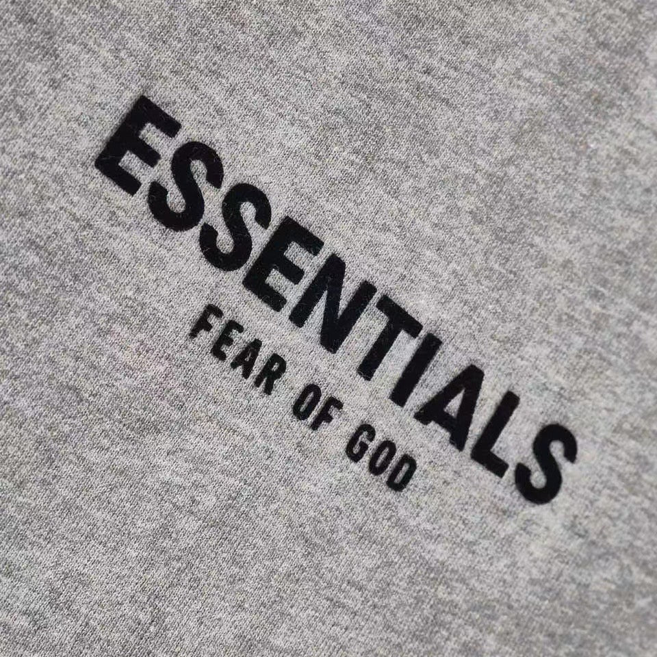 Camiseta gris claro, gris oscuro y negra