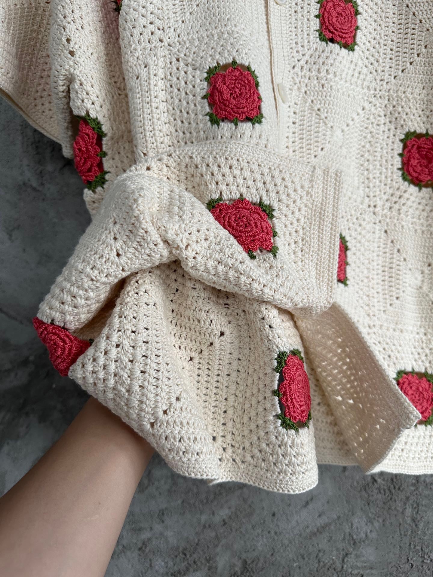 قميص متعدد الألوان