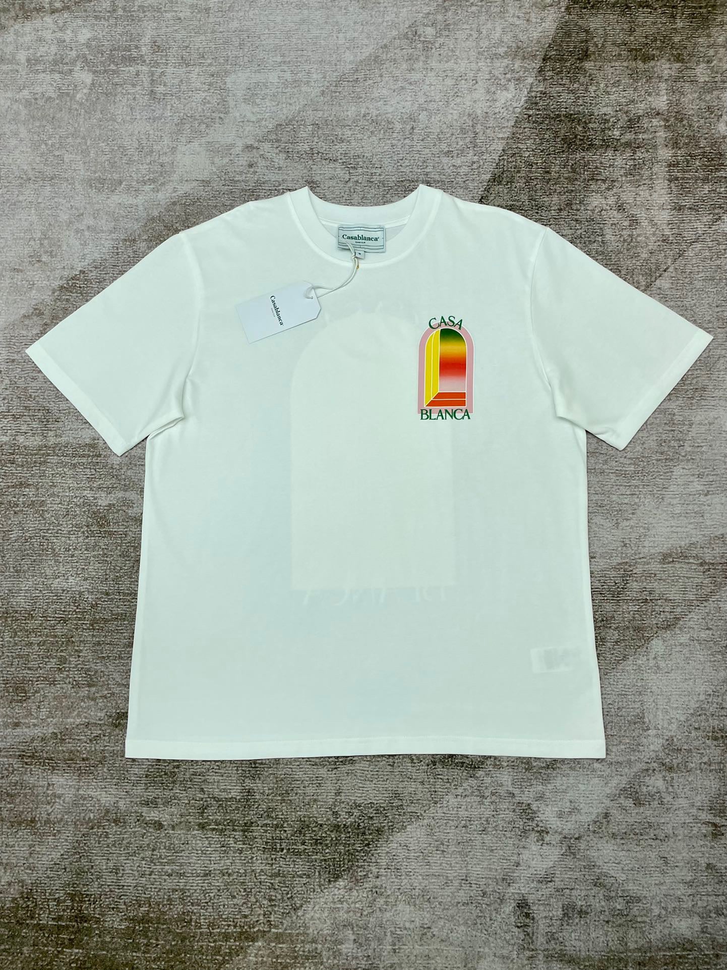 تي شيرت أبيض وأسود