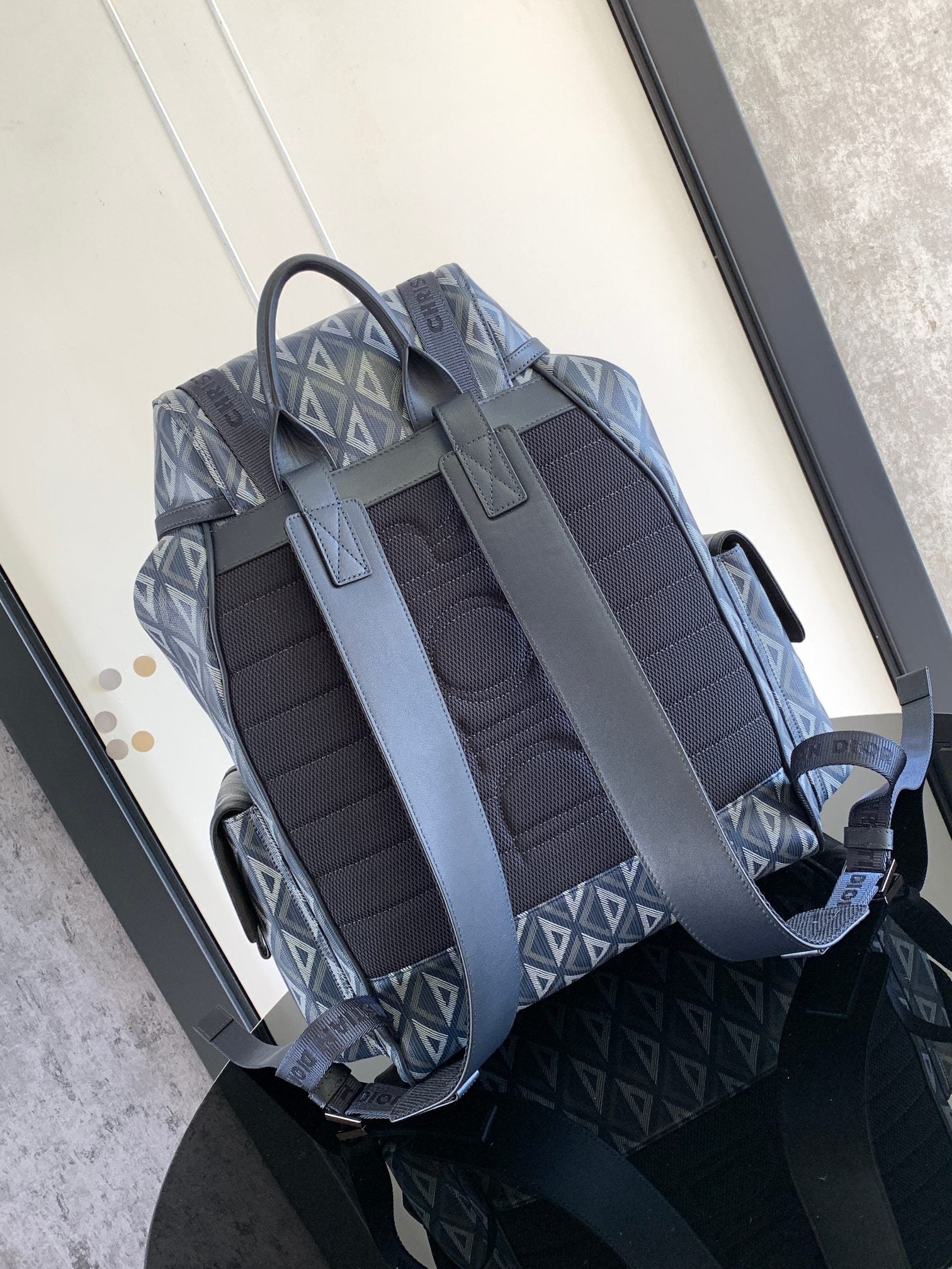 Dunkelblaue Tasche