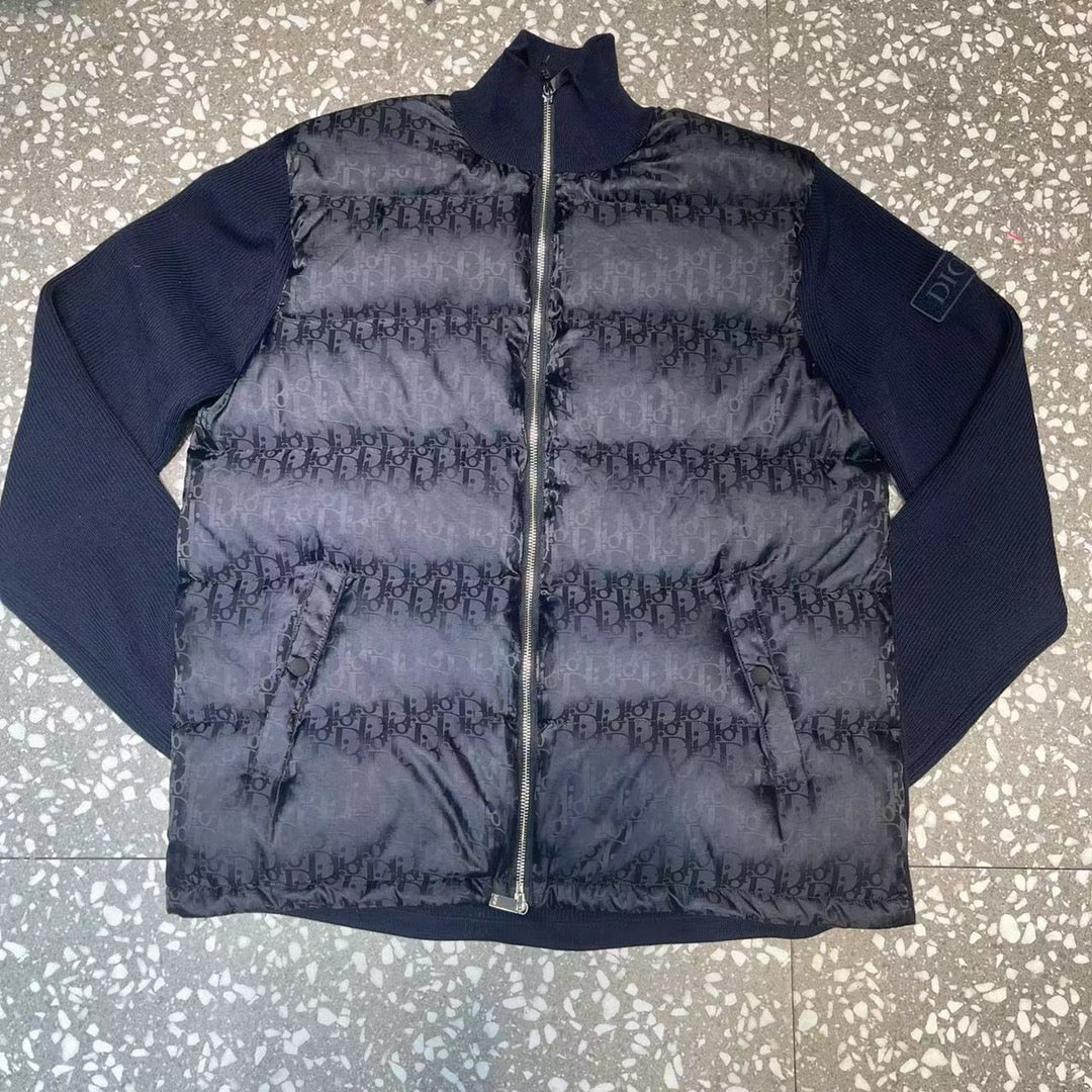 Chaqueta negra, gris, azul y blanca