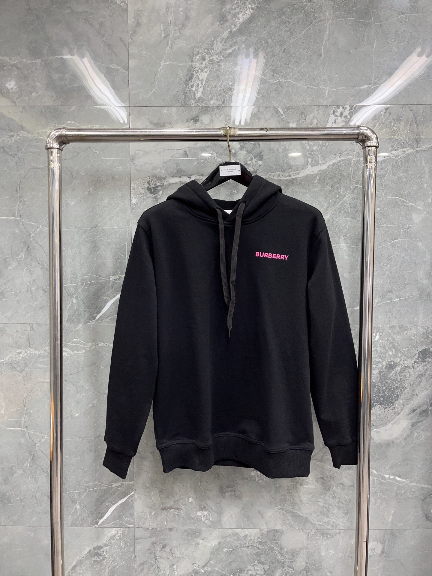 Schwarzer Hoodie