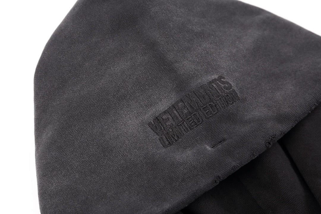 Schwarzer Hoodie