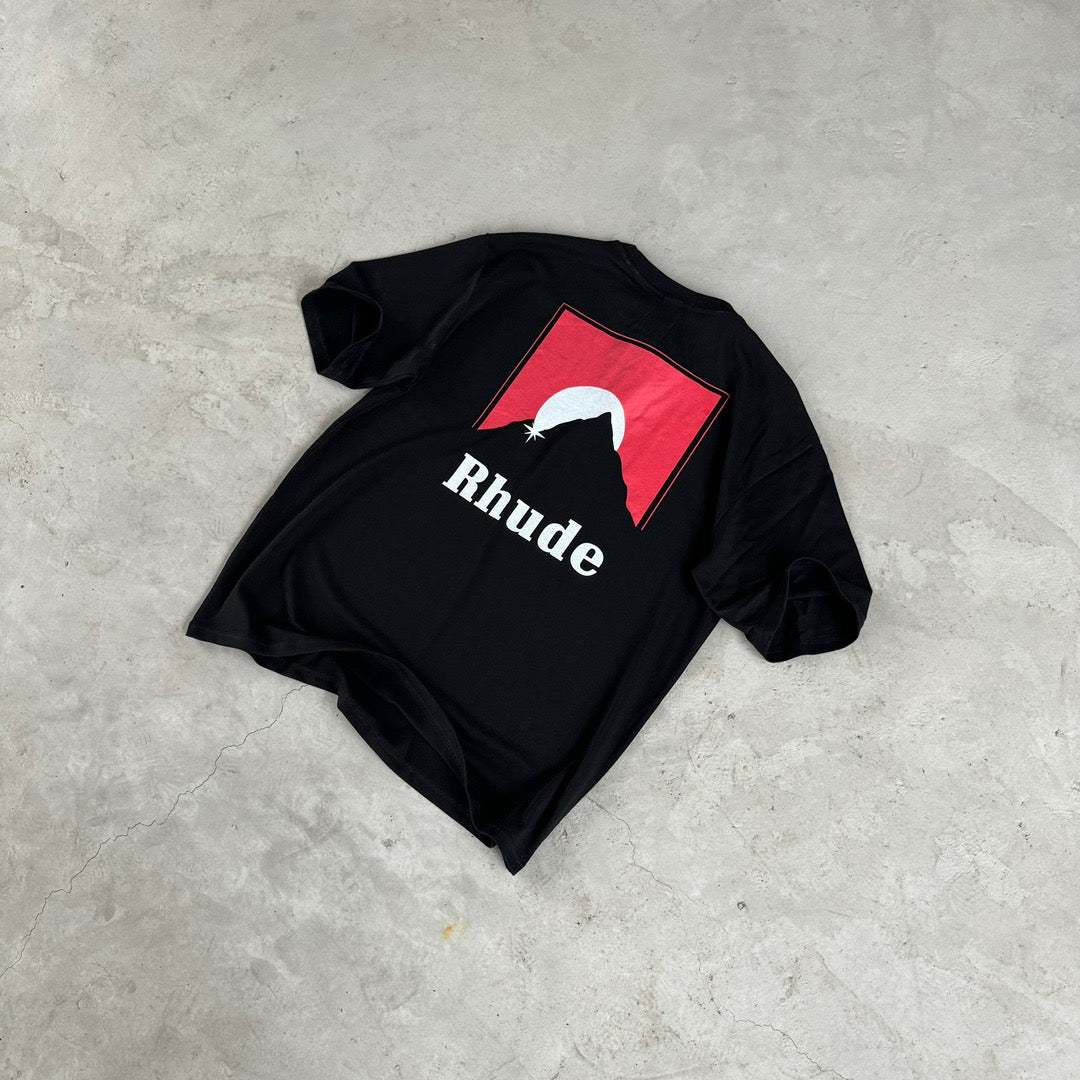 تي شيرت أبيض وأسود