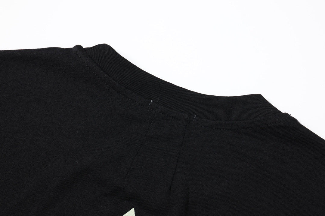 Black T-shirt - FashionHype.xyz