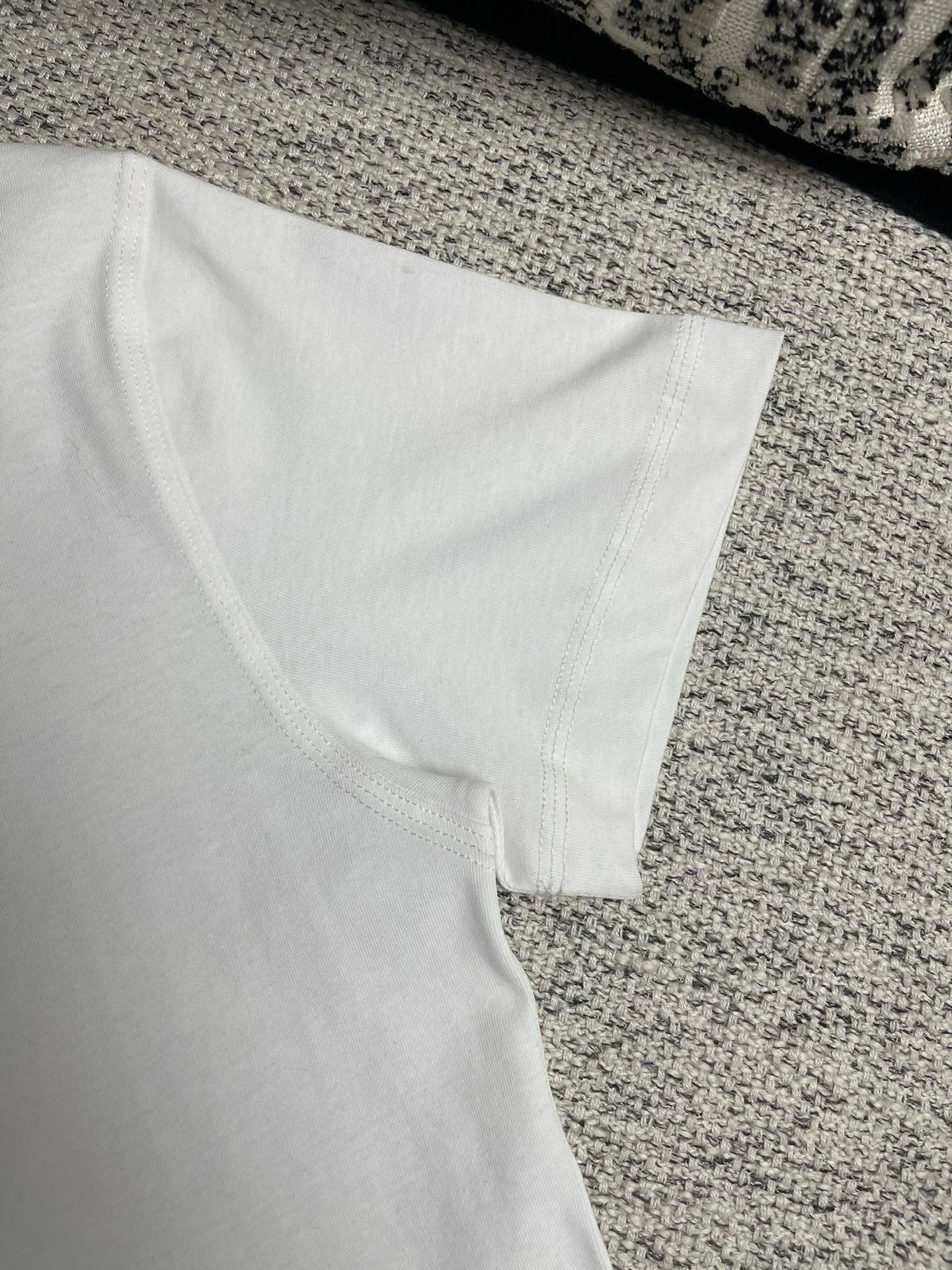 Mehrfarbiges T-Shirt