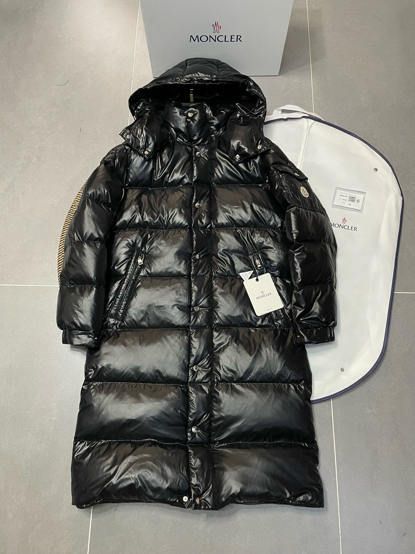 Schwarz-grüne Jacke