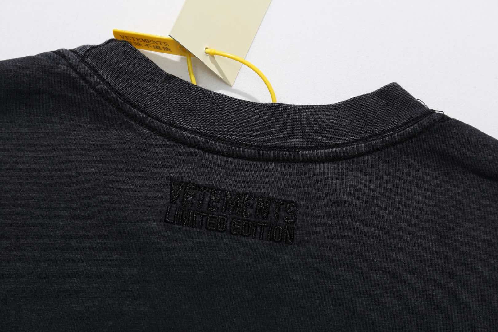 Schwarzes T-Shirt