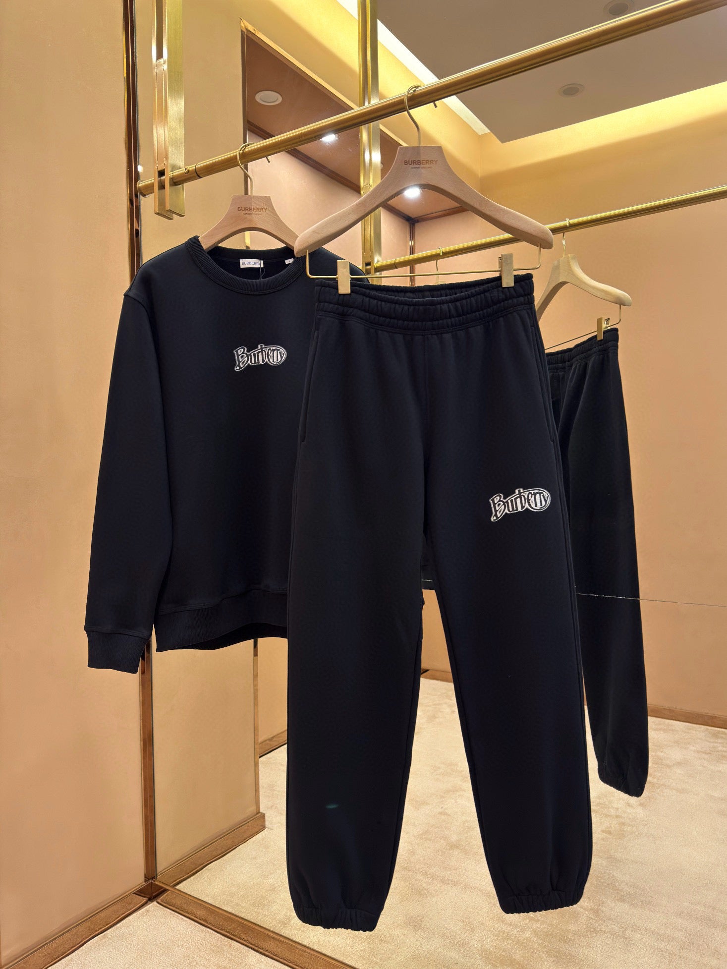 Schwarze Hosen
