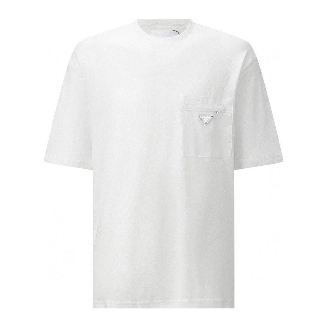 Schwarz-weißes T-Shirt