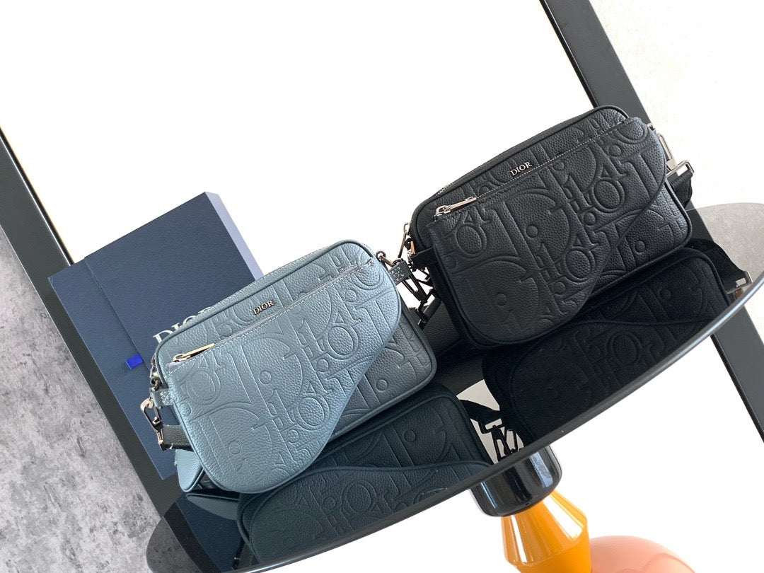 Graublaue und schwarze Tasche