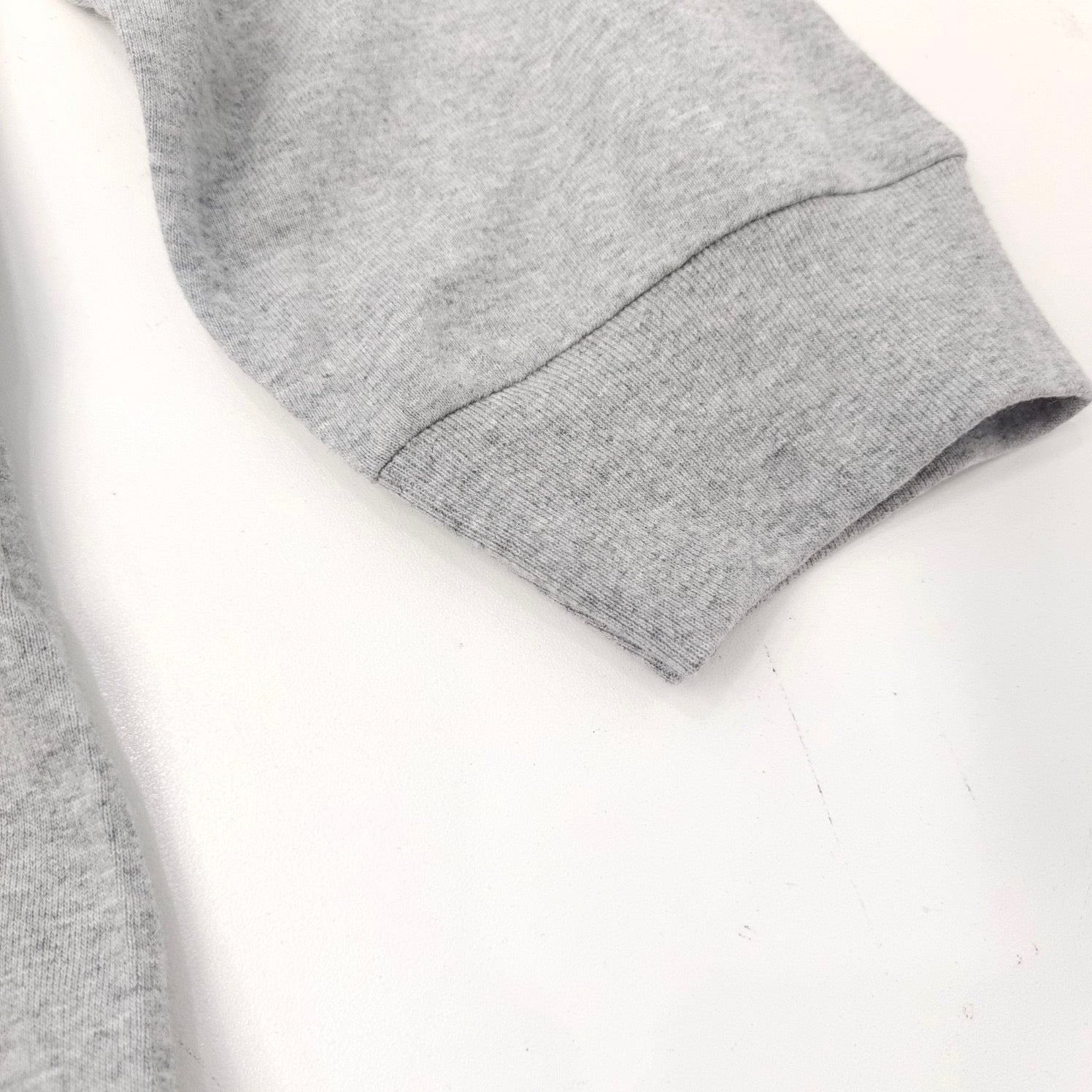 Graues Sweatshirt