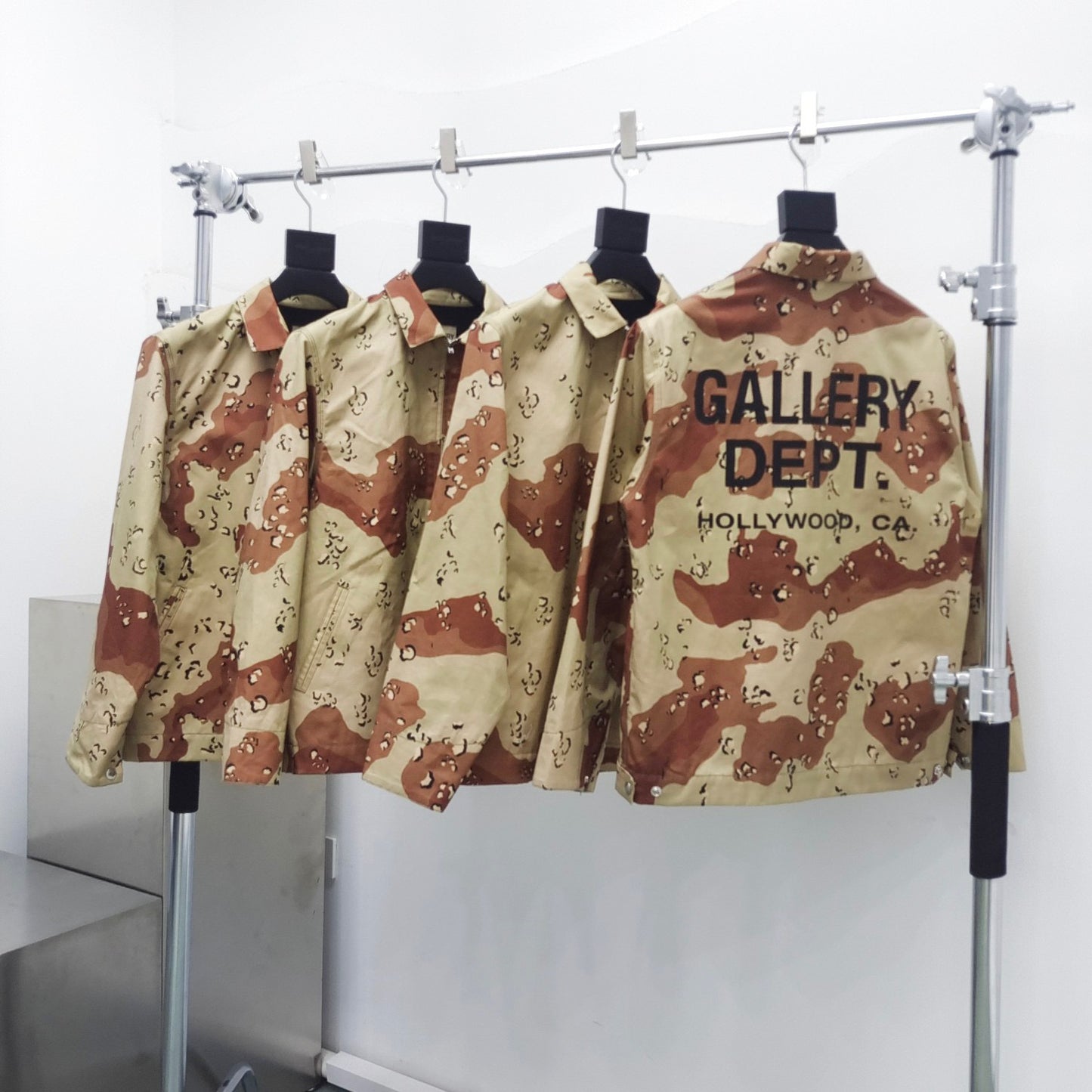 سترة رمادية بنية