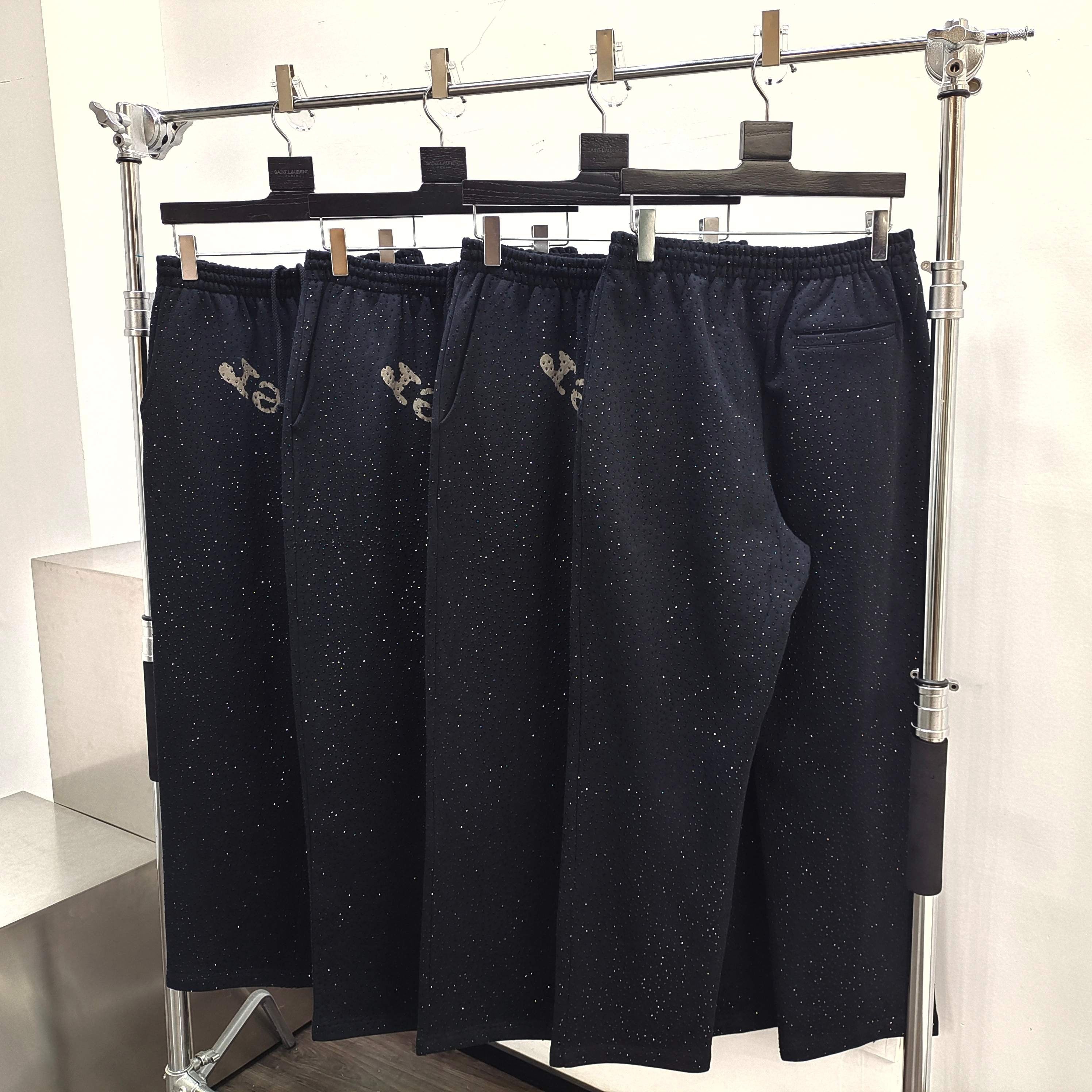 Schwarze Hosen