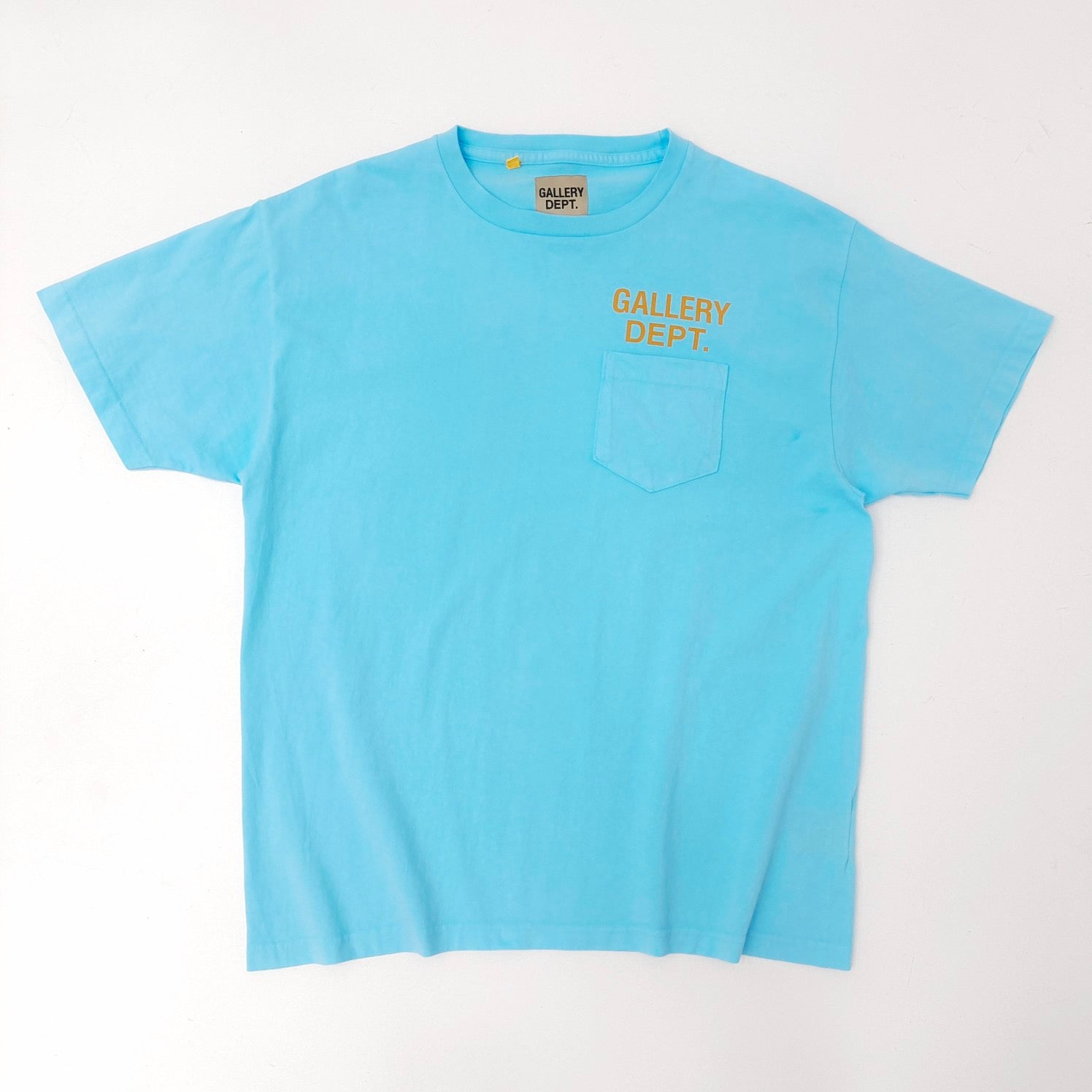 T-Shirt in Seeblau und Off-White