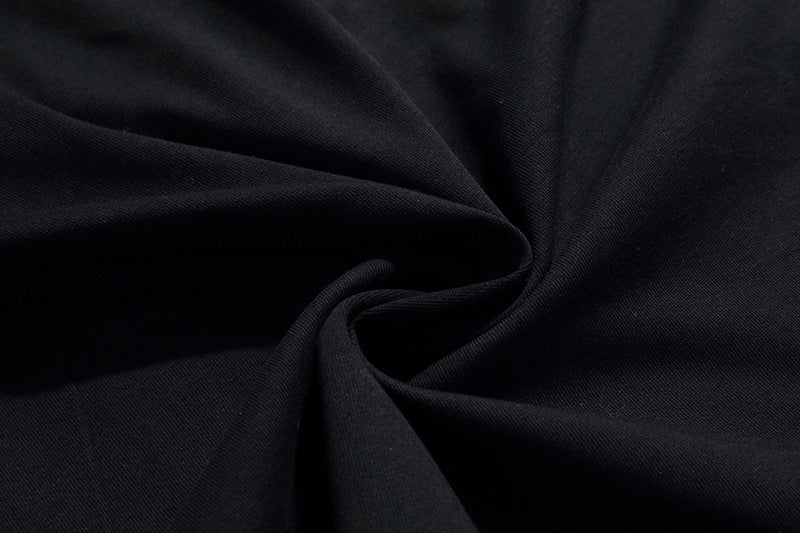 Weißes und schwarzes T-Shirt