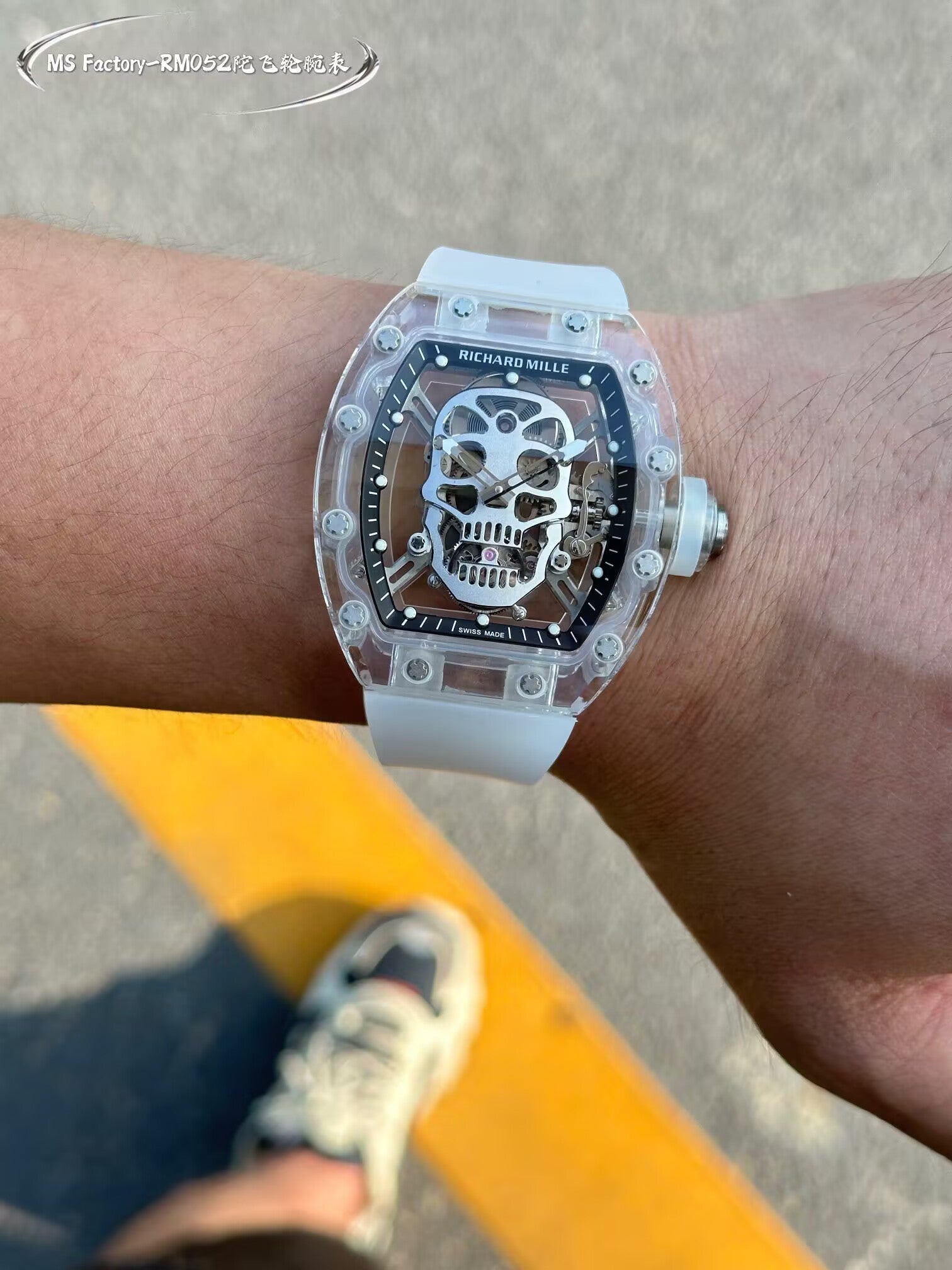 Weiße Uhr