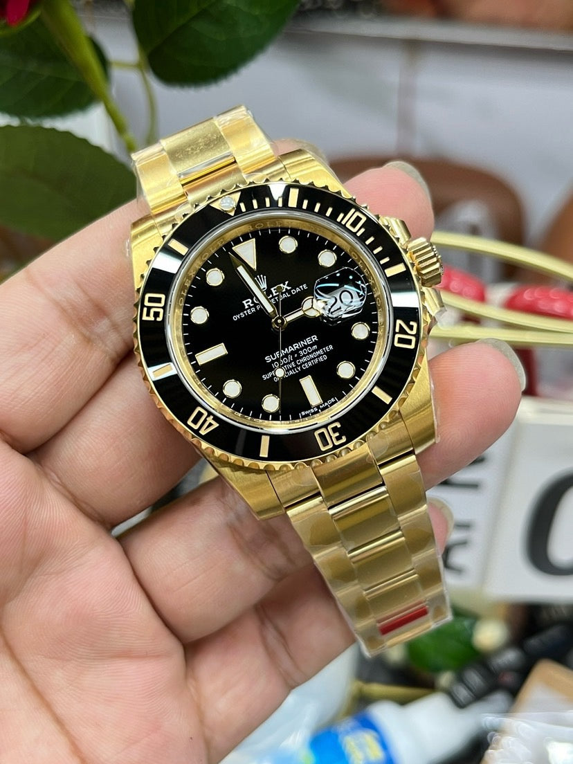 Goldschwarze Uhr