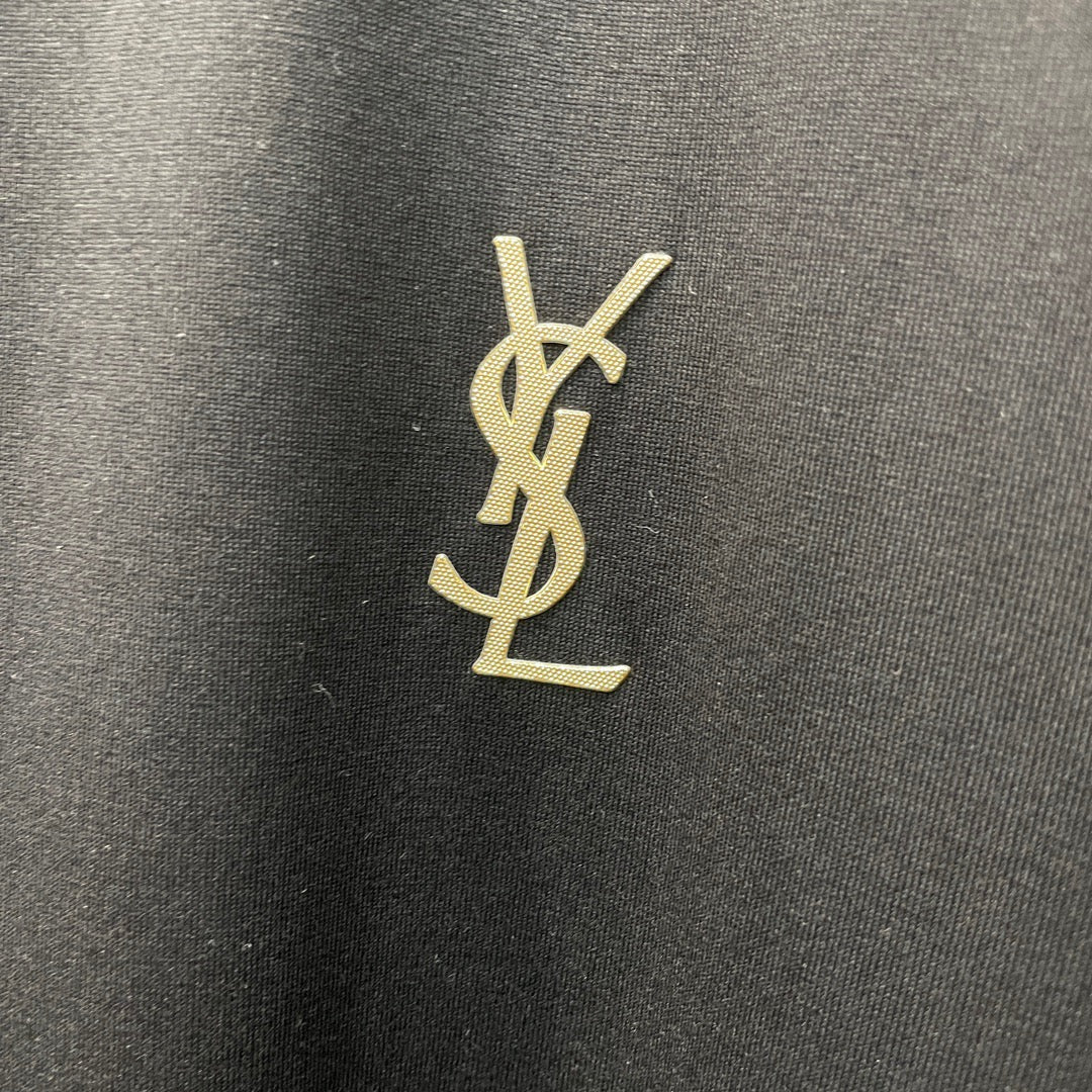 Black T-shirt - FashionHype.xyz