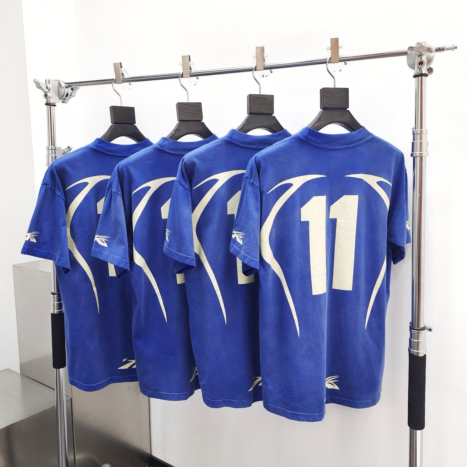Himmelblaues T-Shirt