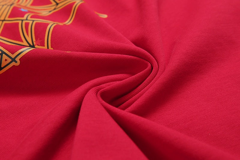 Grünes und rotes T-Shirt