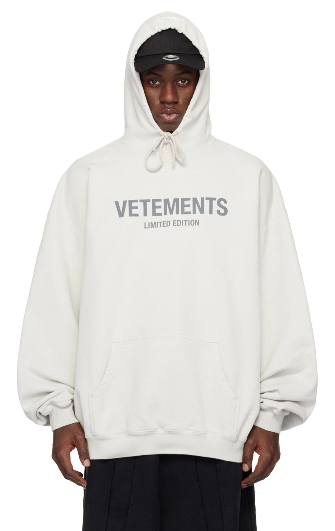 Weißer Hoodie