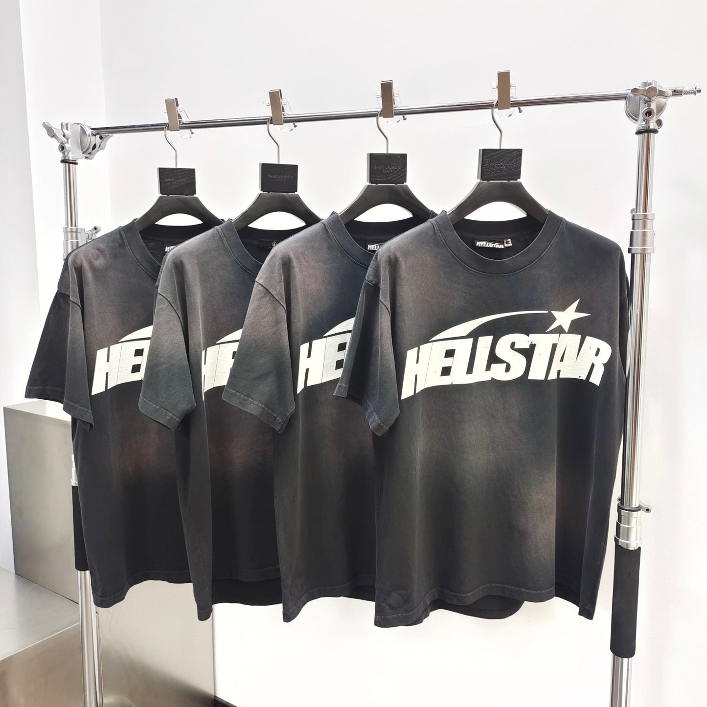 Dunkelschwarzes T-Shirt