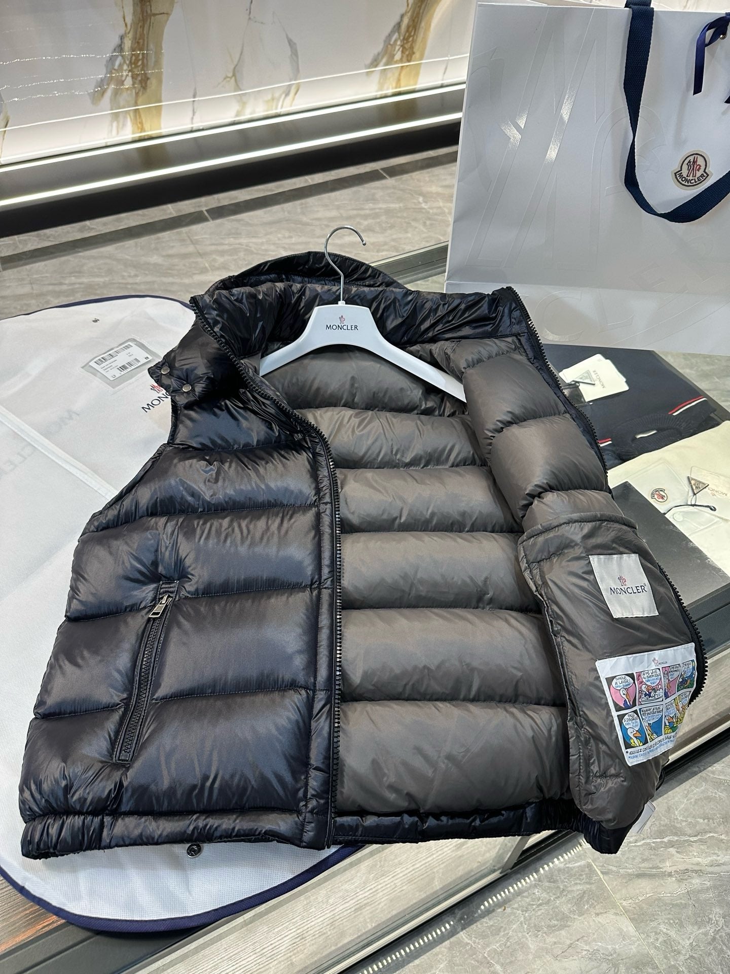 Black Vest - FashionHype.xyz