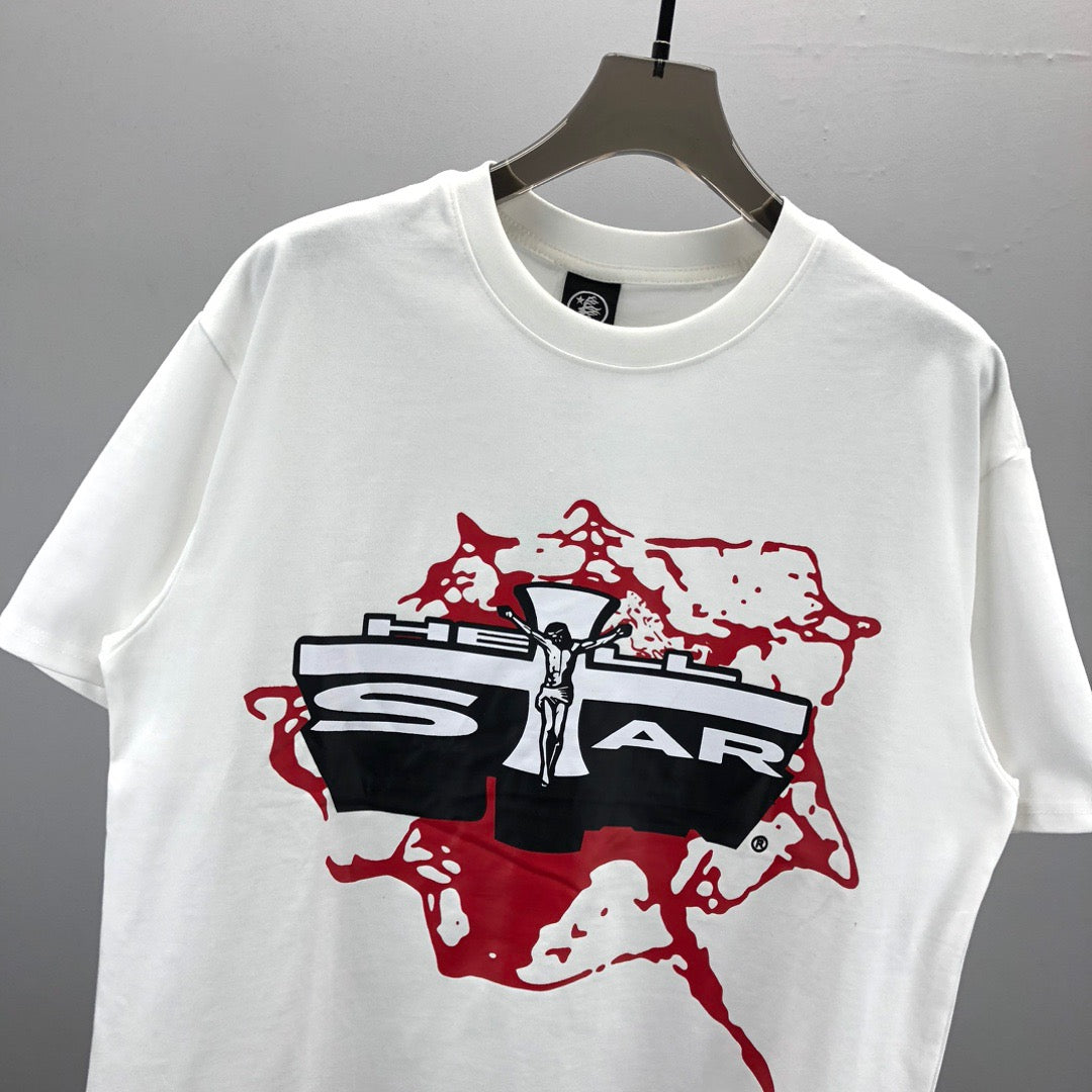 Schwarzes, weißes und gelbes T-Shirt