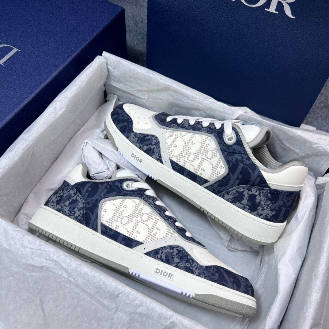 حذاء أبيض أزرق