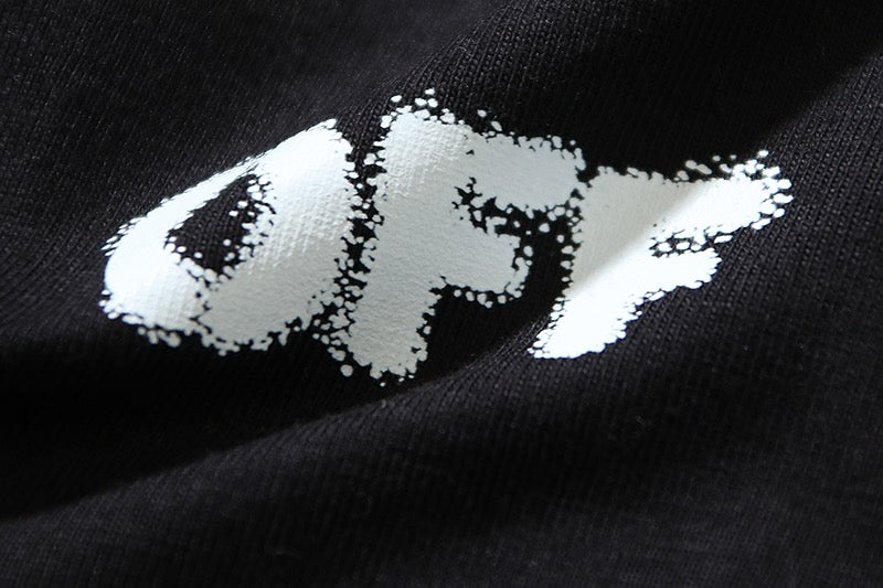 تي شيرت أبيض وأسود